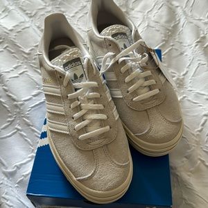 Brand new gray suede Adidas bold gazelle size 7